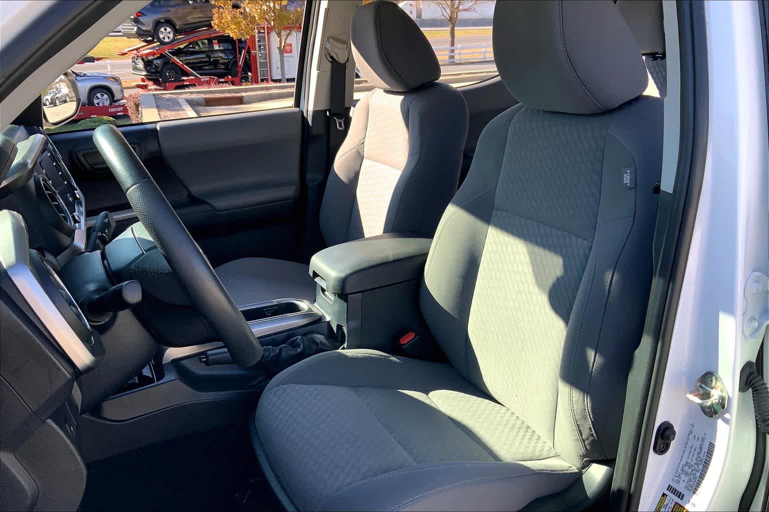 Used 2020 Toyota Tacoma SR5 AWD/4WD image 6