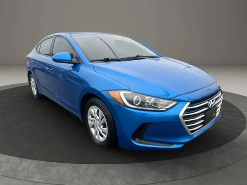 Used 2017 Hyundai Elantra SE image 3