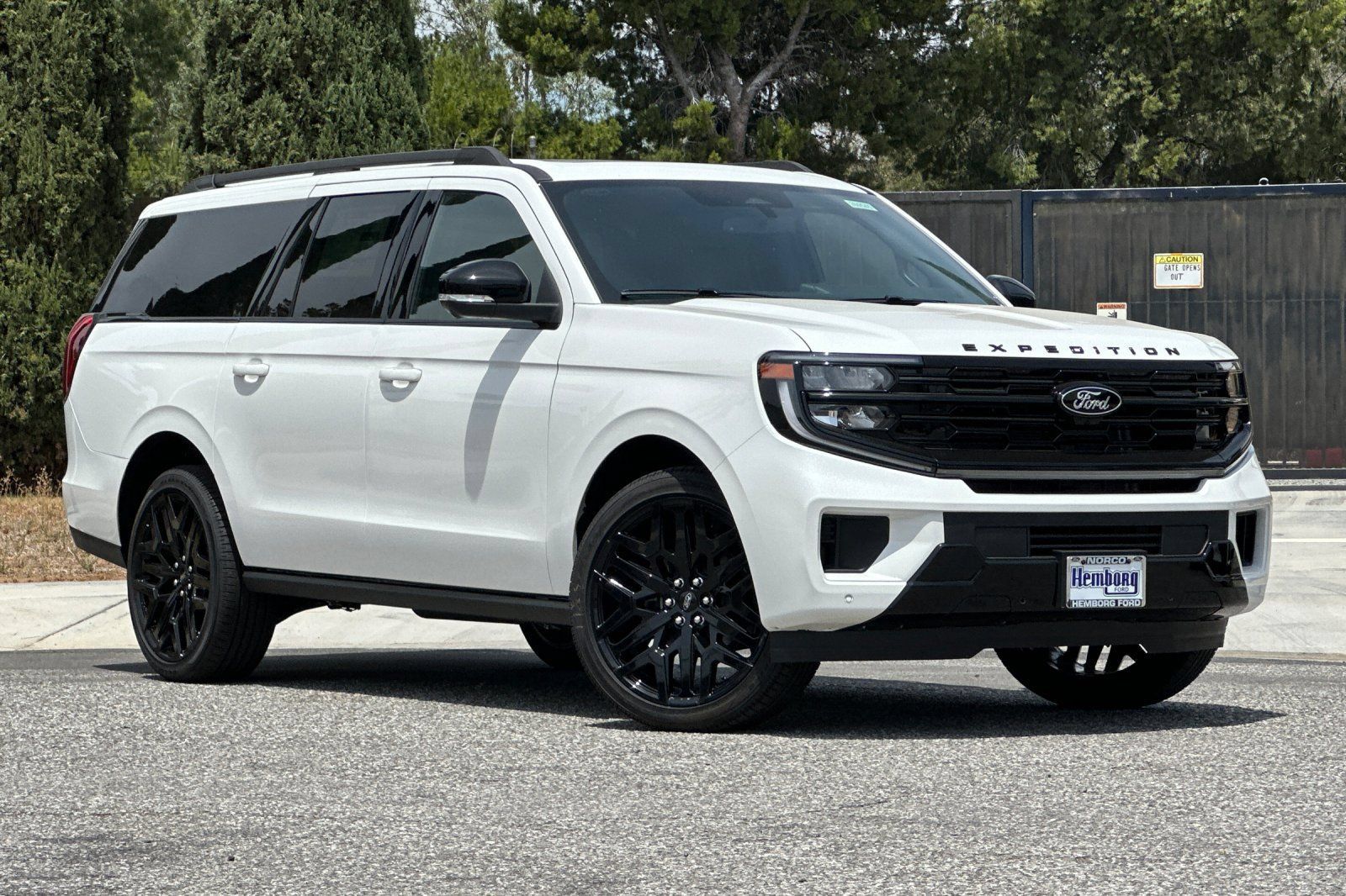 New 2026 Ford Expedition Max Platinum w/ Stealth Performance Package AWD/4WD image 2