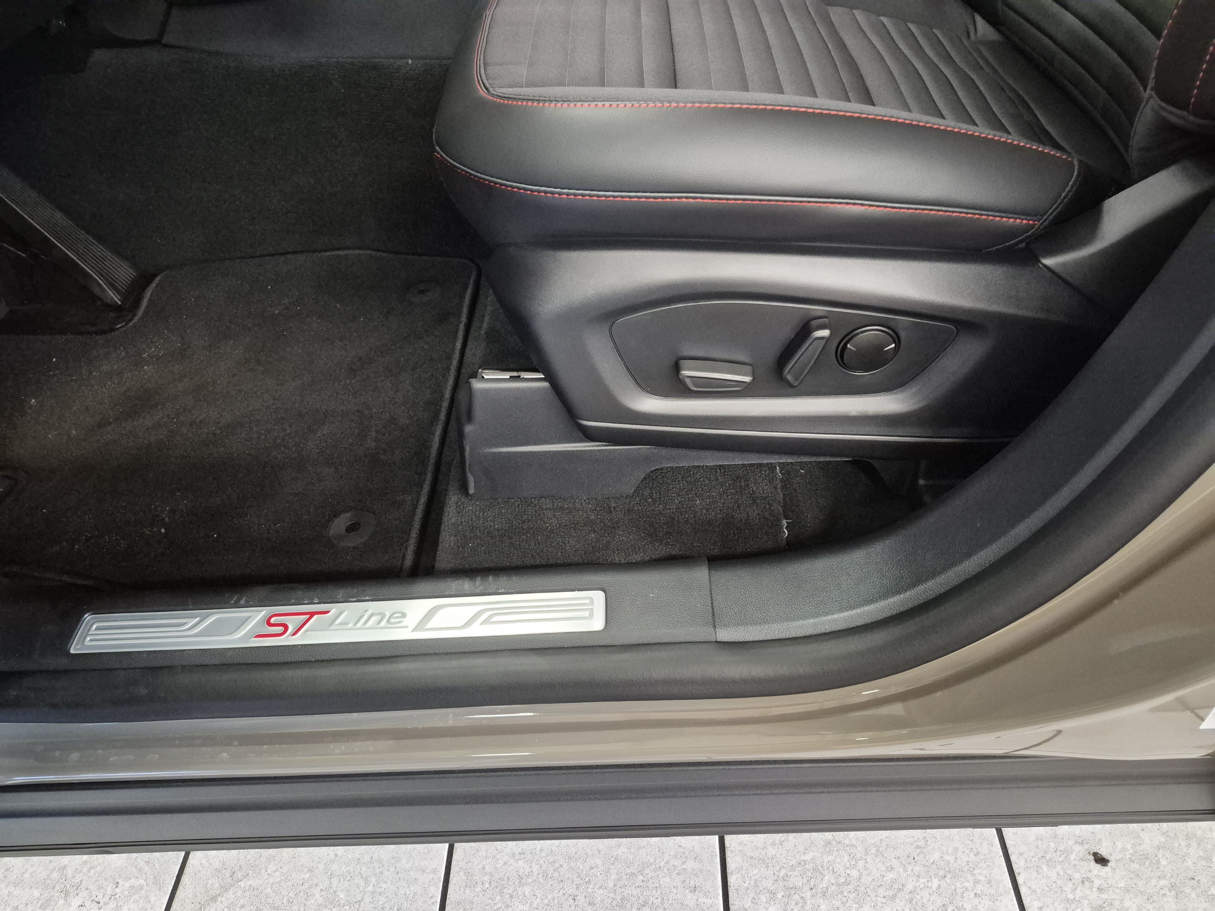 New 2027 Ford Explorer ST-Line RWD image 12