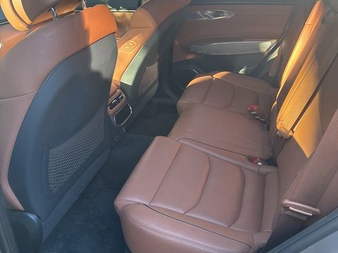 Used 2022 Genesis GV70 2.5T Advanced w/ Advanced Package image 4