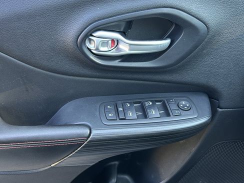 Used 2015 Jeep Cherokee Trailhawk w/ Leather Interior Group AWD/4WD image 17