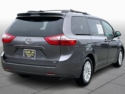 Used 2017 Toyota Sienna XLE image 12