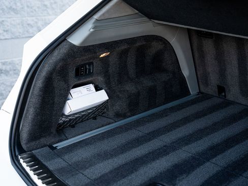 Used 2025 Bentley Bentayga V8 image 27