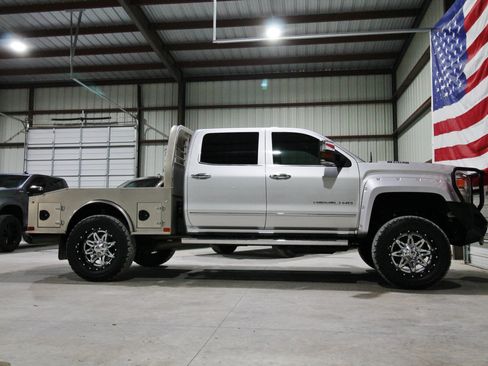 Used 2018 GMC Sierra 2500 Denali w/ Duramax Plus Package AWD/4WD image 14