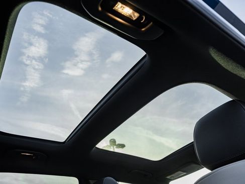 Used 2021 Mercedes-Benz GLB 250 4MATIC image 33