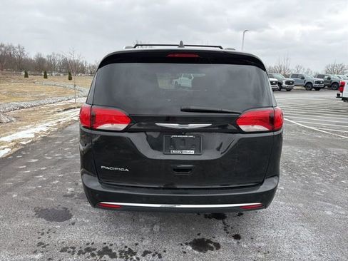 Used 2017 Chrysler Pacifica Limited image 12