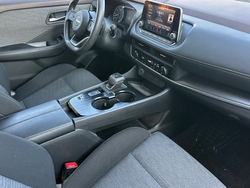 Used 2023 Nissan Rogue SV image 16