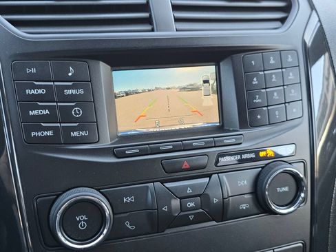 Used 2018 Ford Explorer XLT AWD/4WD image 26