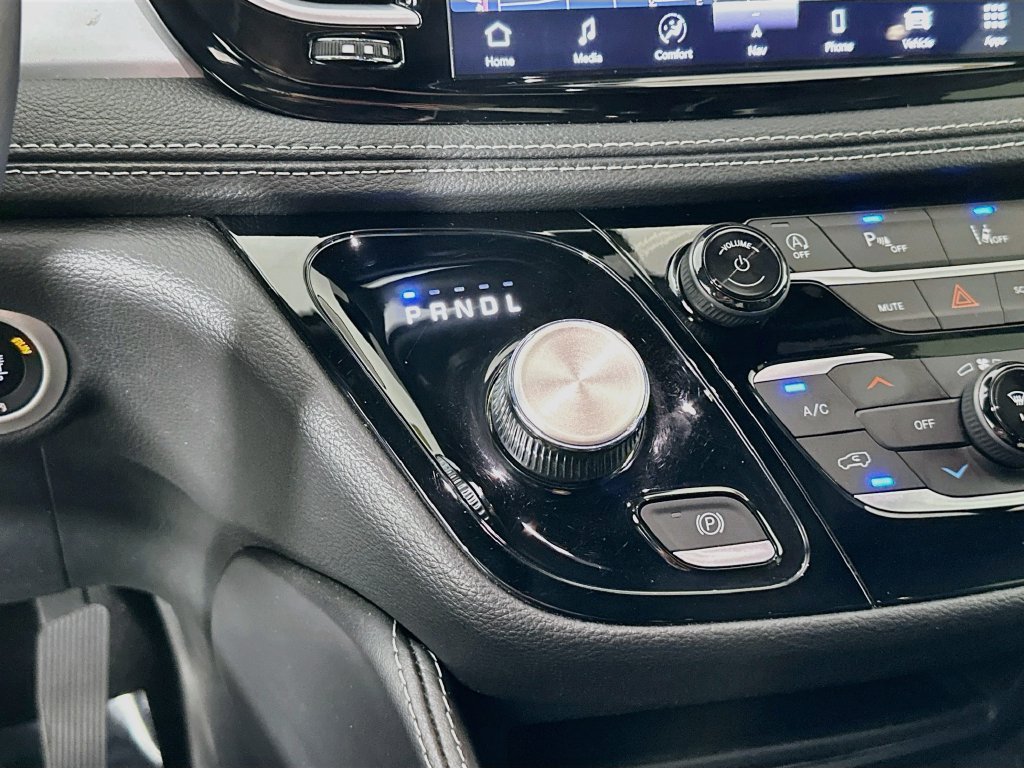 Certified 2025 Chrysler Pacifica Limited FWD image 26