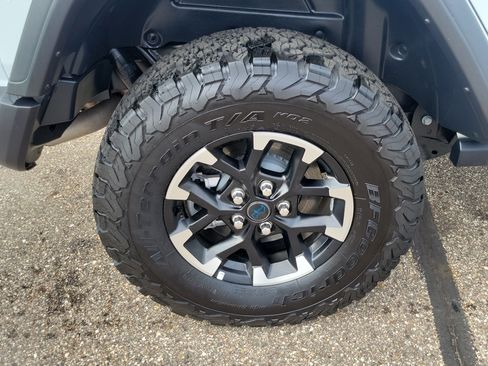 Used 2025 Jeep Wrangler Unlimited Rubicon 4xe w/ Convenience Group AWD/4WD image 5