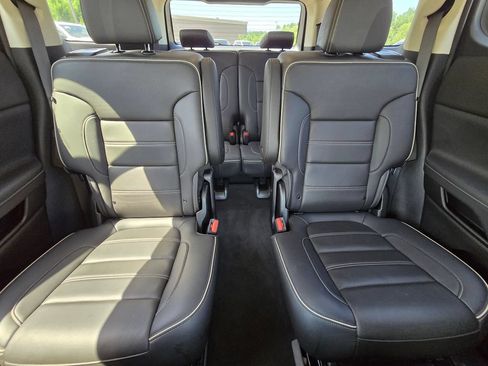 Certified 2023 GMC Acadia Denali w/ Denali Technology Package AWD/4WD image 45