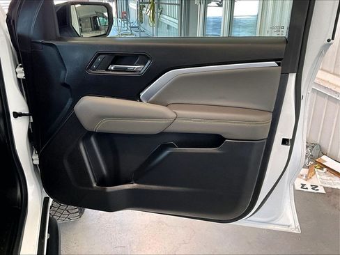Used 2023 Chevrolet Colorado ZR2 w/ ZR2 Convenience Package III AWD/4WD image 12