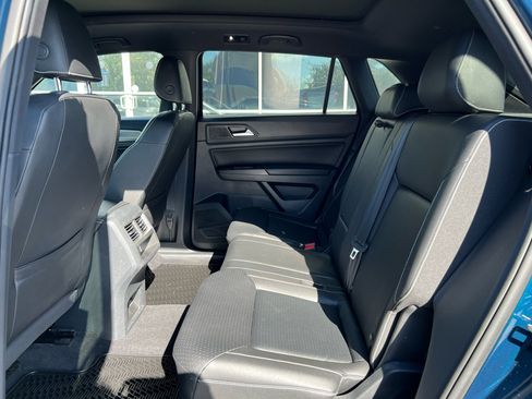 Used 2020 Volkswagen Atlas Cross Sport SE w/ Panoramic Sunroof Package image 12