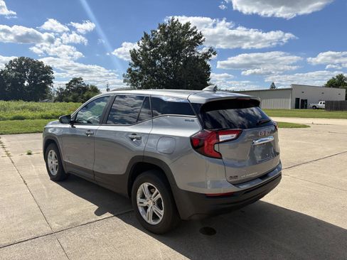 Used 2024 GMC Terrain SLE AWD/4WD image 21