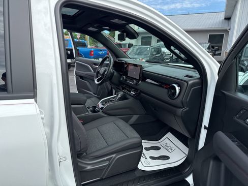 Used 2024 Chevrolet Colorado Z71 w/ Z71 Convenience Package 2 AWD/4WD image 27