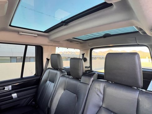 Used 2016 Land Rover LR4 HSE Silver Edition AWD/4WD image 17