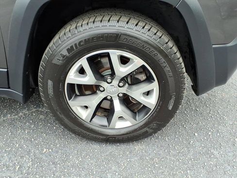 Used 2014 Jeep Cherokee Trailhawk w/ Leather Interior Group image 12