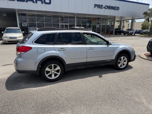Used 2013 Subaru Outback 3.6R Limited AWD/4WD image 3