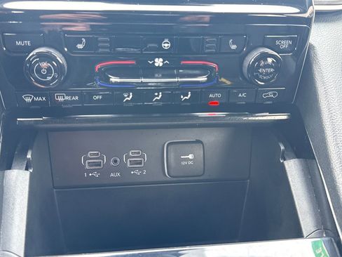 Used 2023 Jeep Grand Cherokee Limited AWD/4WD image 19