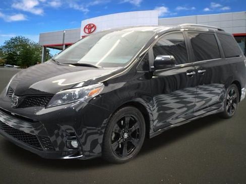 Used 2020 Toyota Sienna SE Premium w/ Nightshade Edition FWD image 25