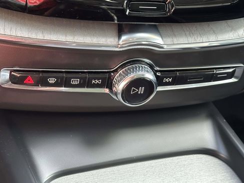 Used 2025 Volvo XC60 B5 Plus image 12