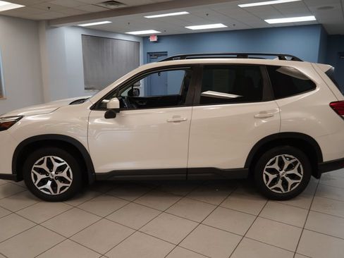 Used 2023 Subaru Forester Premium AWD/4WD image 2