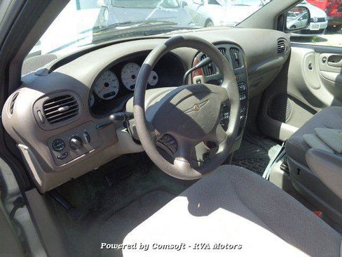 Used 2003 Chrysler Town & Country LX image 32