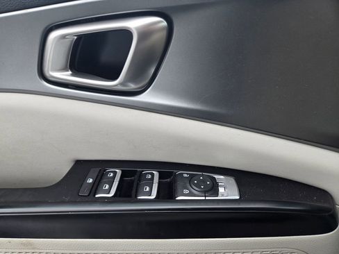 Used 2024 Kia Carnival LX FWD image 11
