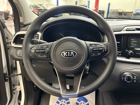 Used 2017 Kia Sorento FWD image 26