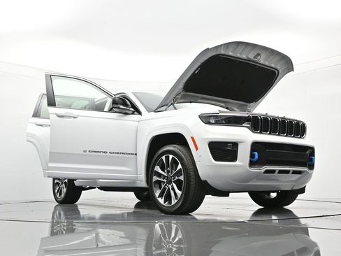 Used 2023 Jeep Grand Cherokee Overland w/ Luxury Tech Group IV image 50