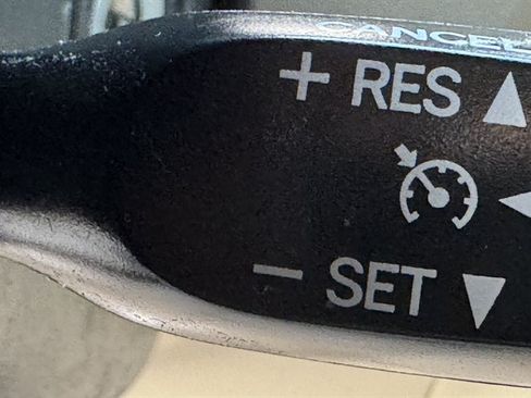 Used 2013 Toyota Corolla LE FWD image 72