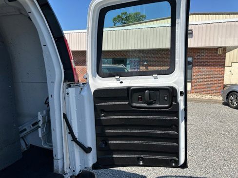 Used 2019 Chevrolet Express 2500 w/ Driver Convenience Package RWD image 18