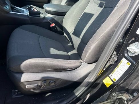 Used 2021 Toyota RAV4 XLE w/ Convenience Package FWD image 13