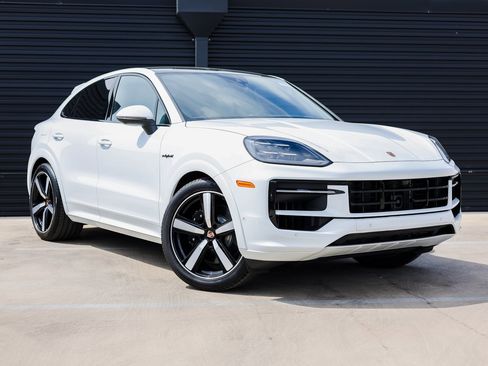 New 2025 Porsche Cayenne S image 9