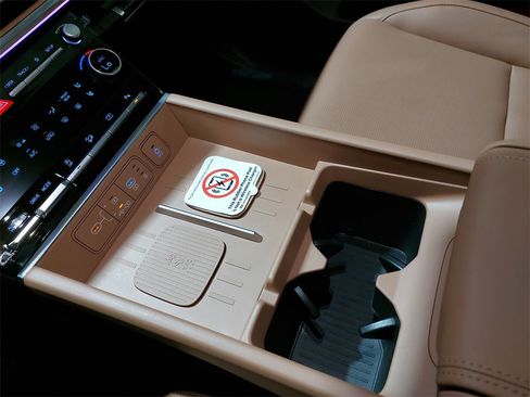 Used 2025 Hyundai Santa Fe Limited image 26