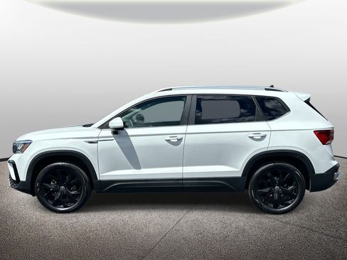 Used 2023 Volkswagen Taos SE w/ Black Wheel Package AWD/4WD image 2