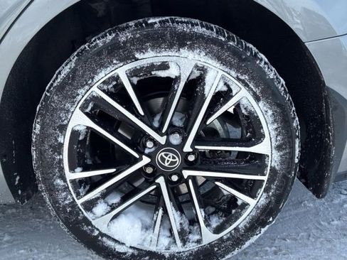 Used 2025 Toyota Camry XLE image 9