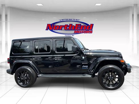 Used 2024 Jeep Wrangler Unlimited Sahara w/ Technology Group AWD/4WD image 8
