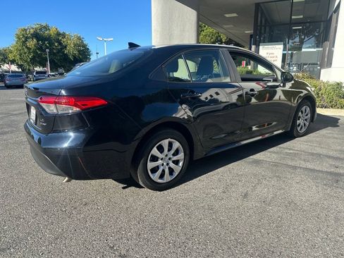 Used 2025 Toyota Corolla LE w/ Carpet Mat Package (TMS) FWD image 3