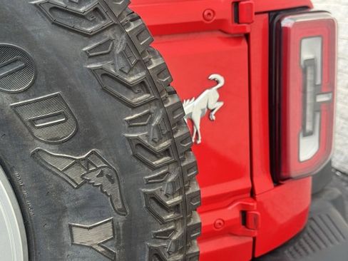 Certified 2023 Ford Bronco Badlands w/ Sasquatch Package image 11