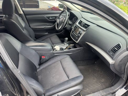 Used 2017 Nissan Altima 2.5 SR w/ Midnight Edition Package FWD image 10
