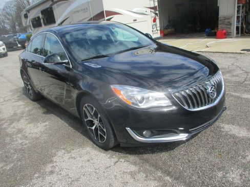 Used 2017 Buick Regal Sport Touring image 3