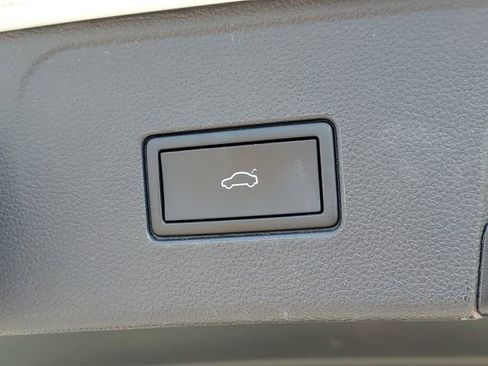 Used 2022 Volkswagen Atlas SEL Premium image 9