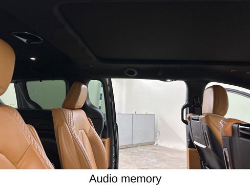 Used 2023 Chrysler Pacifica Pinnacle w/ Trailer Tow Group image 25