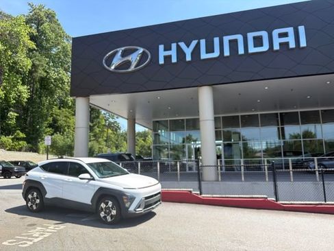 Used 2025 Hyundai Kona SEL FWD image 1