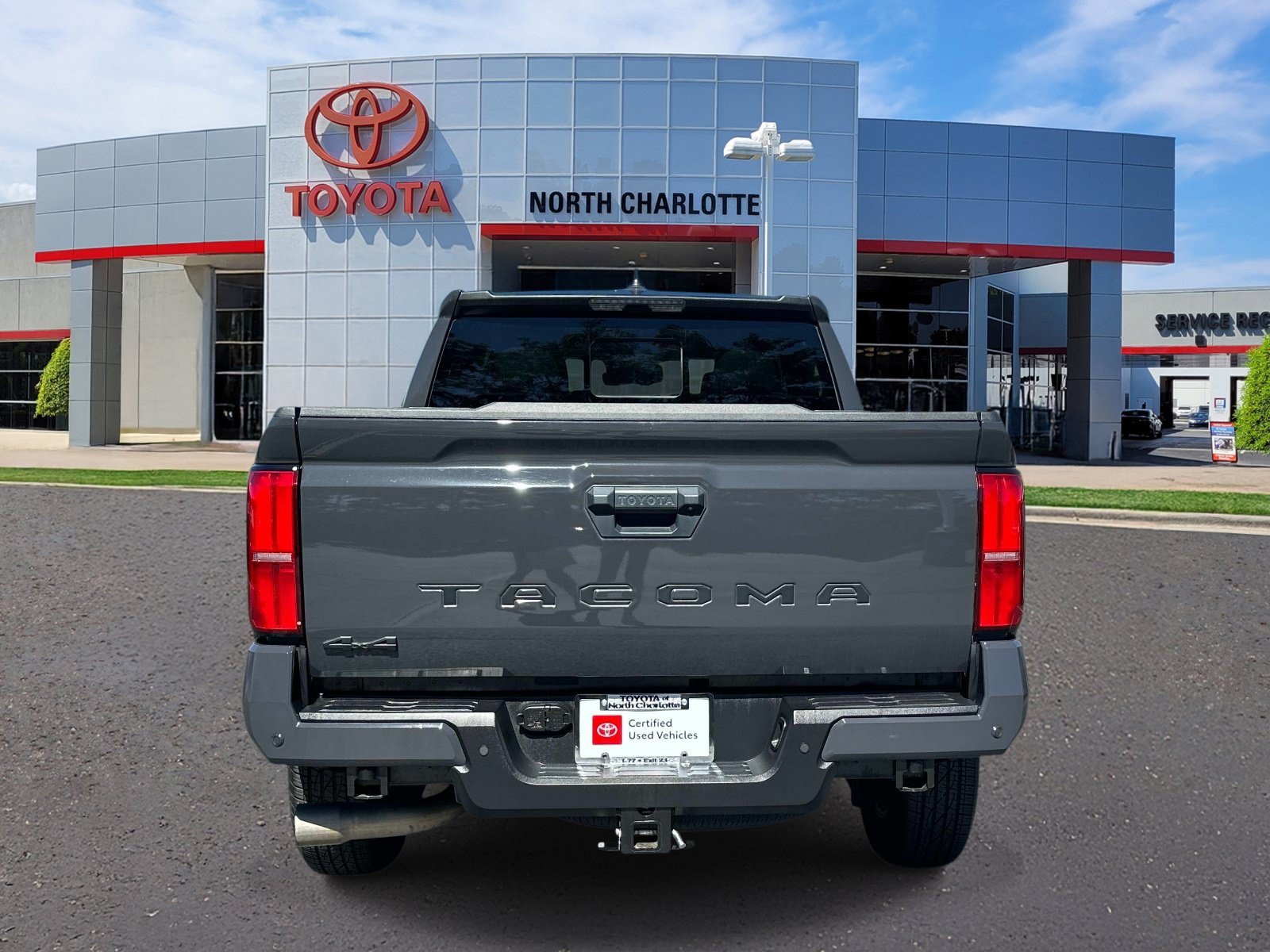 Used 2024 Toyota Tacoma SR5 AWD/4WD image 5