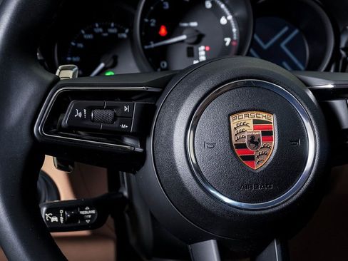 Certified 2025 Porsche Macan image 20