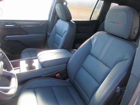 New 2026 GMC Acadia AT4 w/ Luxury Package AWD/4WD image 12