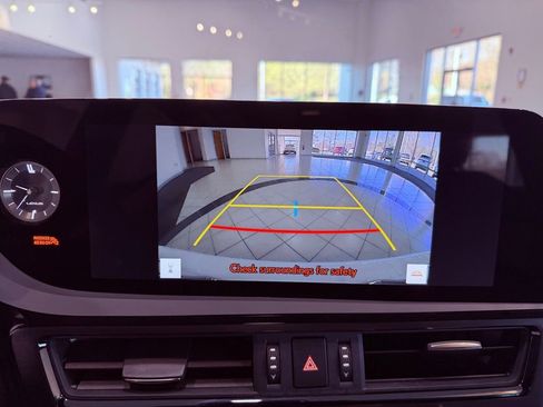 Certified 2025 Lexus ES 300h w/ Premium Package image 25